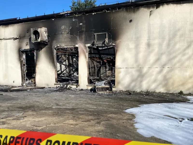 Photo de la salle de prière incendiée à Jargeau © Radio France - Camille Huppenoire