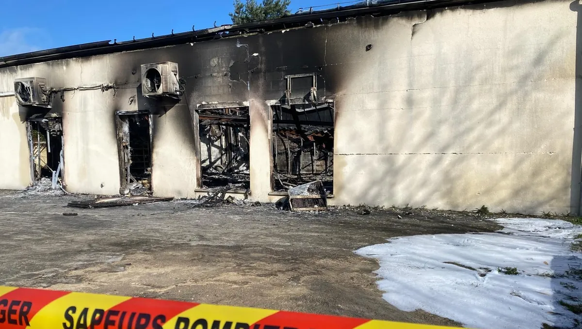 Photo de la salle de prière incendiée à Jargeau © Radio France - Camille Huppenoire