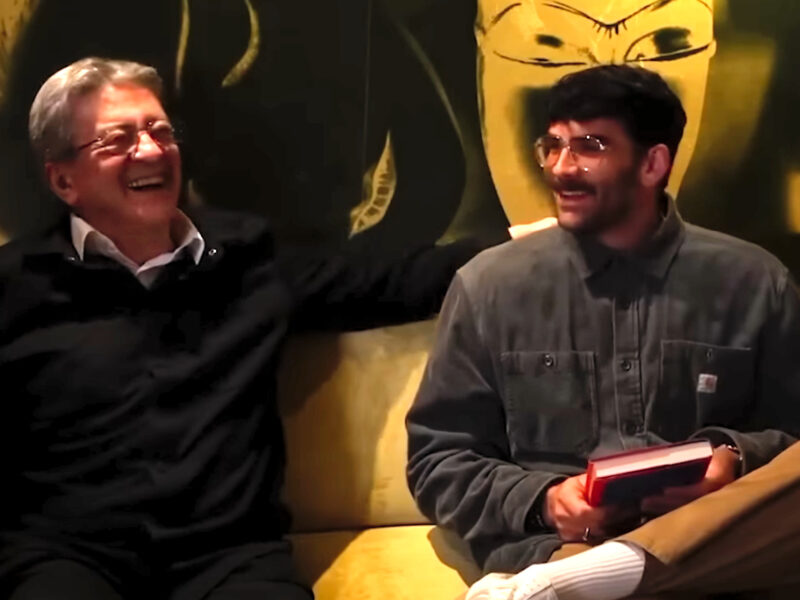 Jean-Luc Mélenchon avec Hasan Piker lors de leur rencontre.