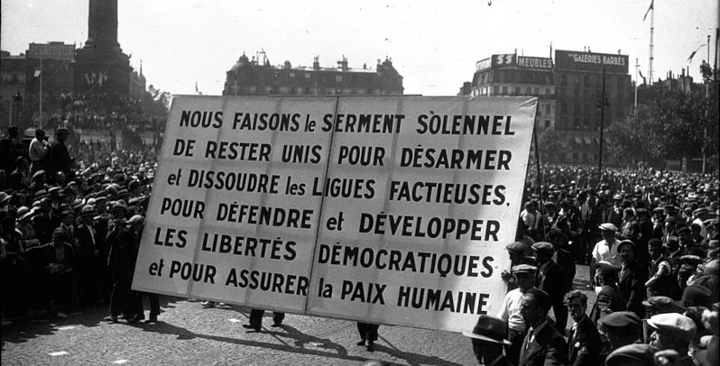 Nous faisons le serment solennel de rester unis pour désarmer et dissoudre les ligues factieuses. Pour défendre et développer les libertés démocratiques et pour assurer la paix humaine